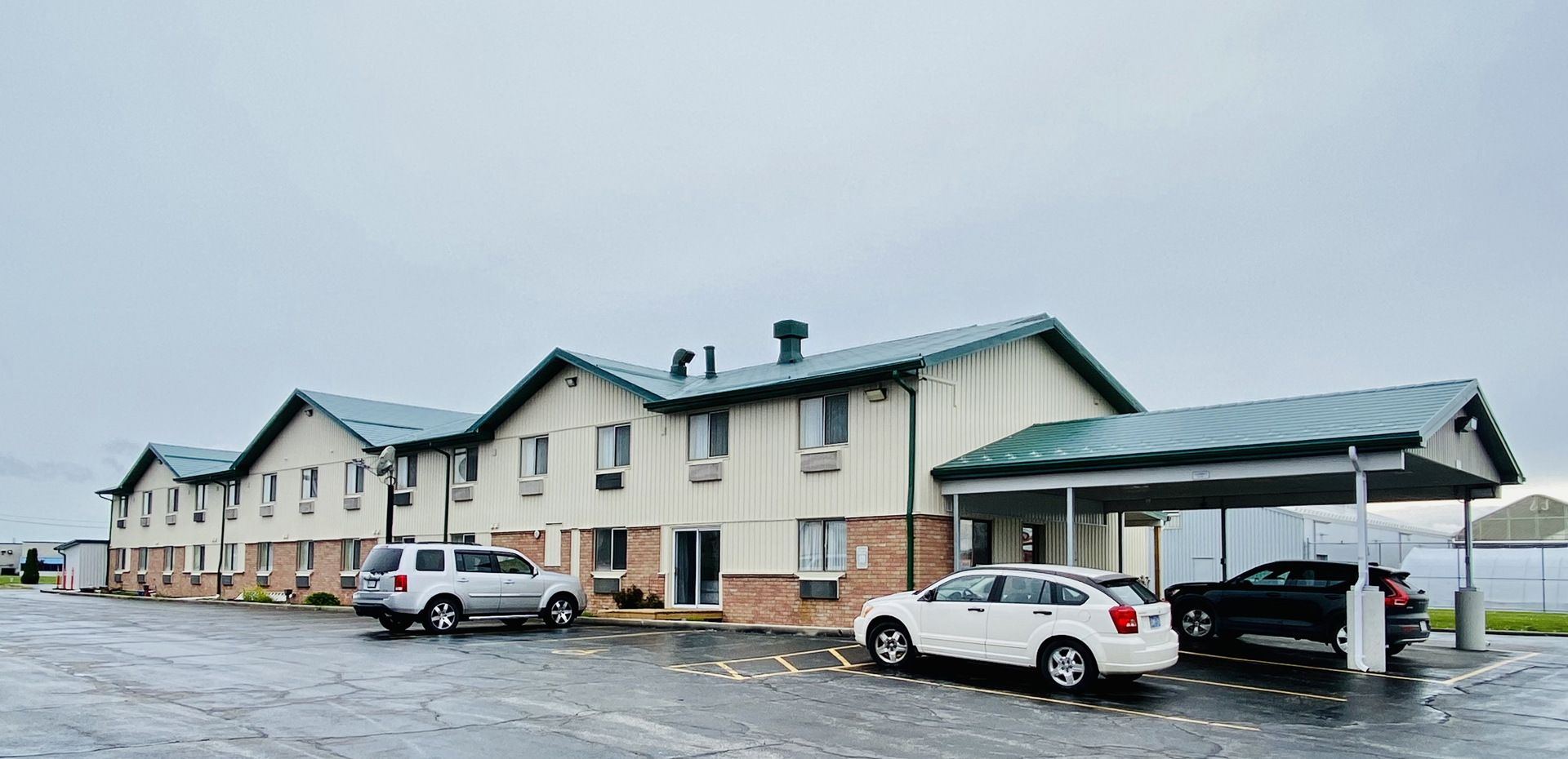 Welcoming Hotel Exterior