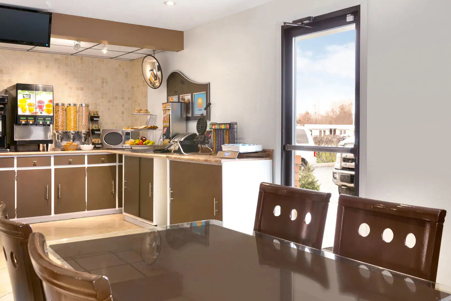 Breakfast Area with Seating